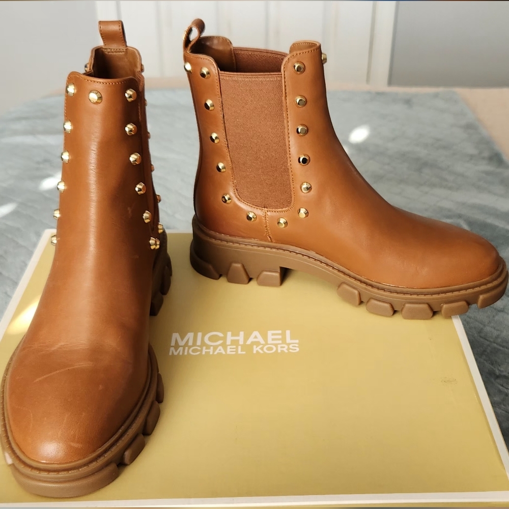 NWOT Michael Kors Leather Ridley Booties. Size 5. - Picture 12 of 14